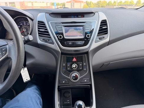 Used 2014 Hyundai Elantra SE w/ Option Group 02 FWD image 17