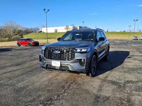 Used 2025 Ford Explorer ST-Line w/ ST-Line Street Pack image 40