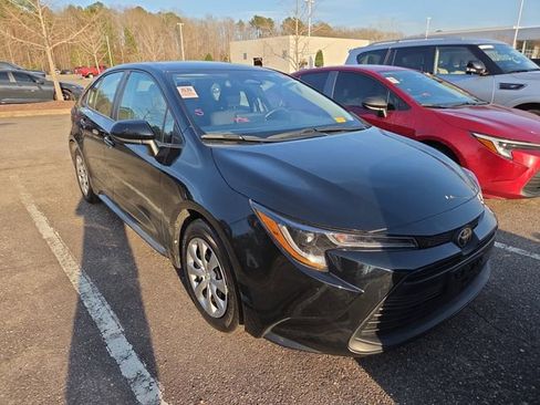 Used 2025 Toyota Corolla LE image 1