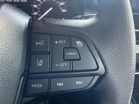 Used 2025 Toyota Sienna LE FWD image 11