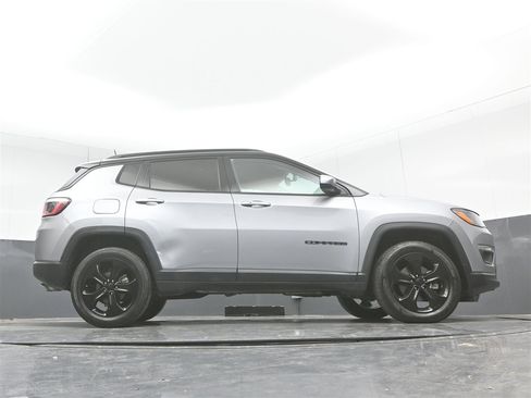 Used 2018 Jeep Compass Latitude w/ Popular Equipment Group image 32