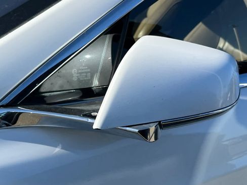 Used 2016 Tesla Model S 70 RWD image 9