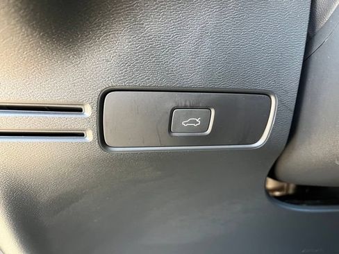Used 2023 Volvo XC40 B5 Plus w/ Climate Package AWD/4WD image 15