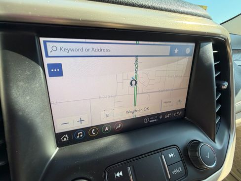 Used 2021 GMC Acadia Denali w/ Denali Technology Package FWD image 17
