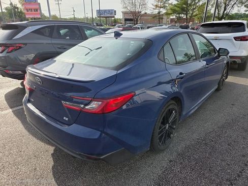Used 2025 Toyota Camry SE image 5