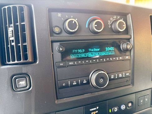 Used 2020 Chevrolet Express 3500 LT w/ LT Preferred Equipment Group RWD image 11