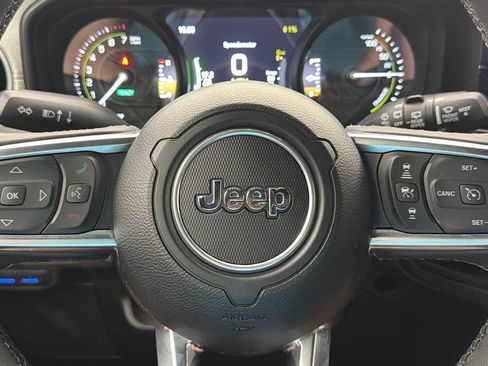 Used 2025 Jeep Wrangler Unlimited Sahara w/ Safety Group AWD/4WD image 28