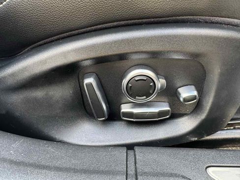 Used 2016 Jaguar XF S image 32