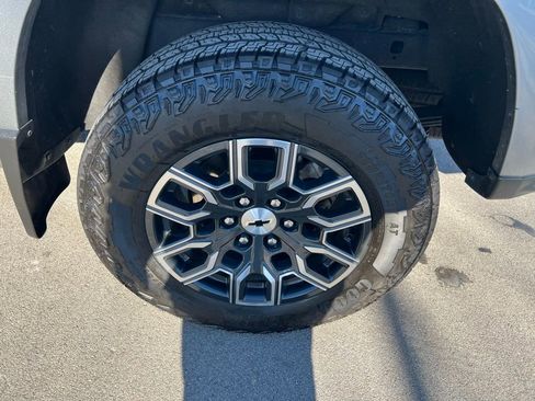 Used 2023 Chevrolet Colorado Z71 w/ Z71 Convenience Package 2 image 13