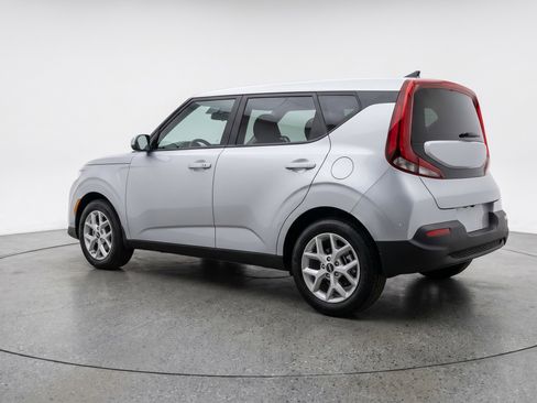 Used 2025 Kia Soul LX w/ LX Technology Package FWD image 6
