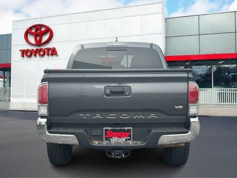 Used 2020 Toyota Tacoma TRD Off-Road AWD/4WD image 7