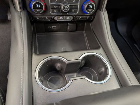 Used 2023 Chevrolet Suburban Z71 w/ Luxury Package image 27