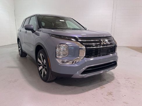 New 2025 Mitsubishi Outlander SE image 1