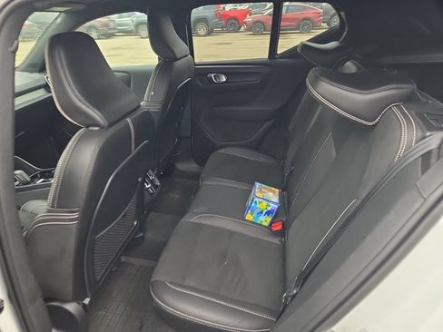 Used 2022 Volvo XC40 T5 R-Design AWD/4WD image 4