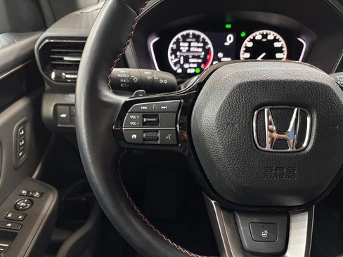 Used 2025 Honda Pilot TrailSport image 18