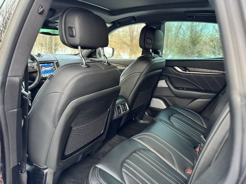 Used 2020 Maserati Levante GranLusso image 13