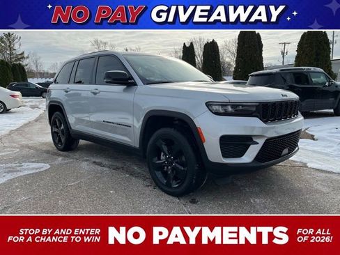 Used 2023 Jeep Grand Cherokee Altitude image 8