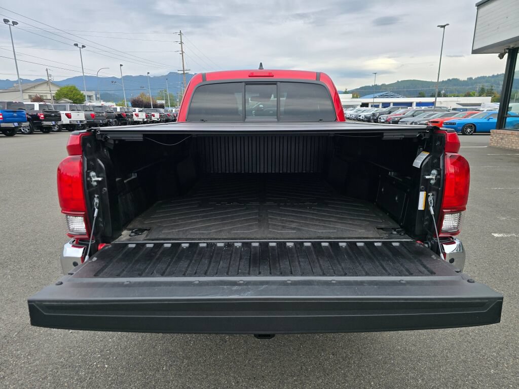 Used 2021 Toyota Tacoma SR5 AWD/4WD image 10