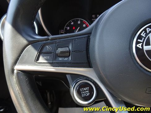Used 2017 Alfa Romeo Giulia AWD image 22