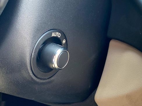 Used 2016 Jaguar XF Prestige image 36