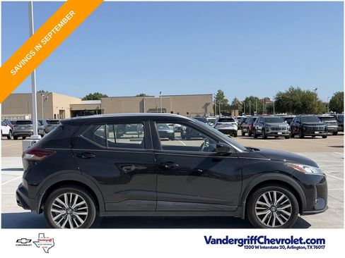 Used 2021 Nissan Kicks SV FWD image 3