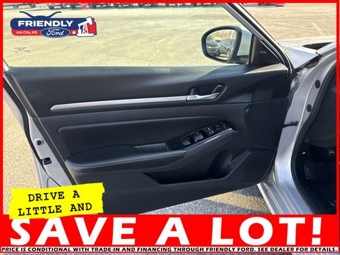 Used 2023 Nissan Altima 2.5 SV image 11