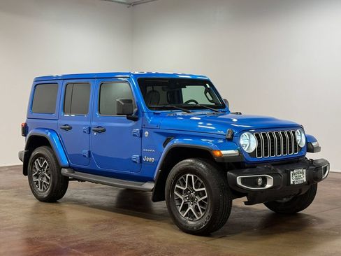 Used 2024 Jeep Wrangler Unlimited Sahara w/ Technology Group AWD/4WD image 22