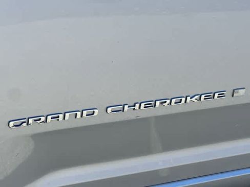 Used 2023 Jeep Grand Cherokee Overland AWD/4WD image 21