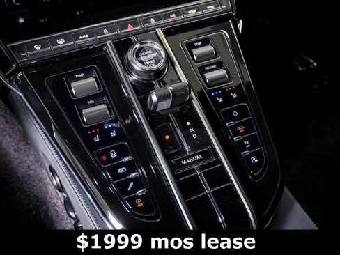 Used 2025 Aston Martin V8 Vantage Coupe image 30