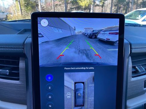 Used 2024 Ford Expedition Limited image 18