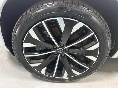 Used 2025 Volvo XC90 T8 Ultra w/ Protection Package Premier AWD/4WD image 6