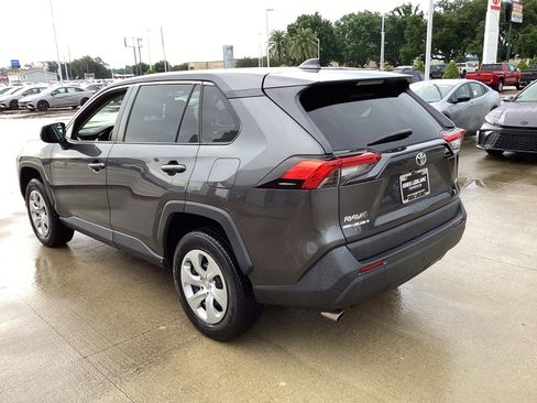 Used 2022 Toyota RAV4 LE FWD image 5