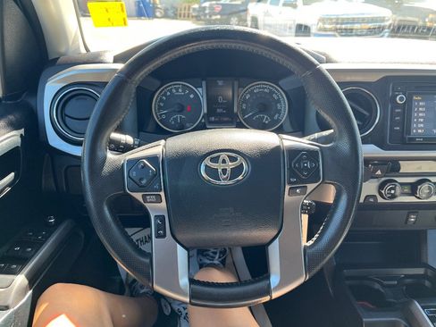 Used 2016 Toyota Tacoma SR5 w/ SR5 Appearance Package (SN) image 17