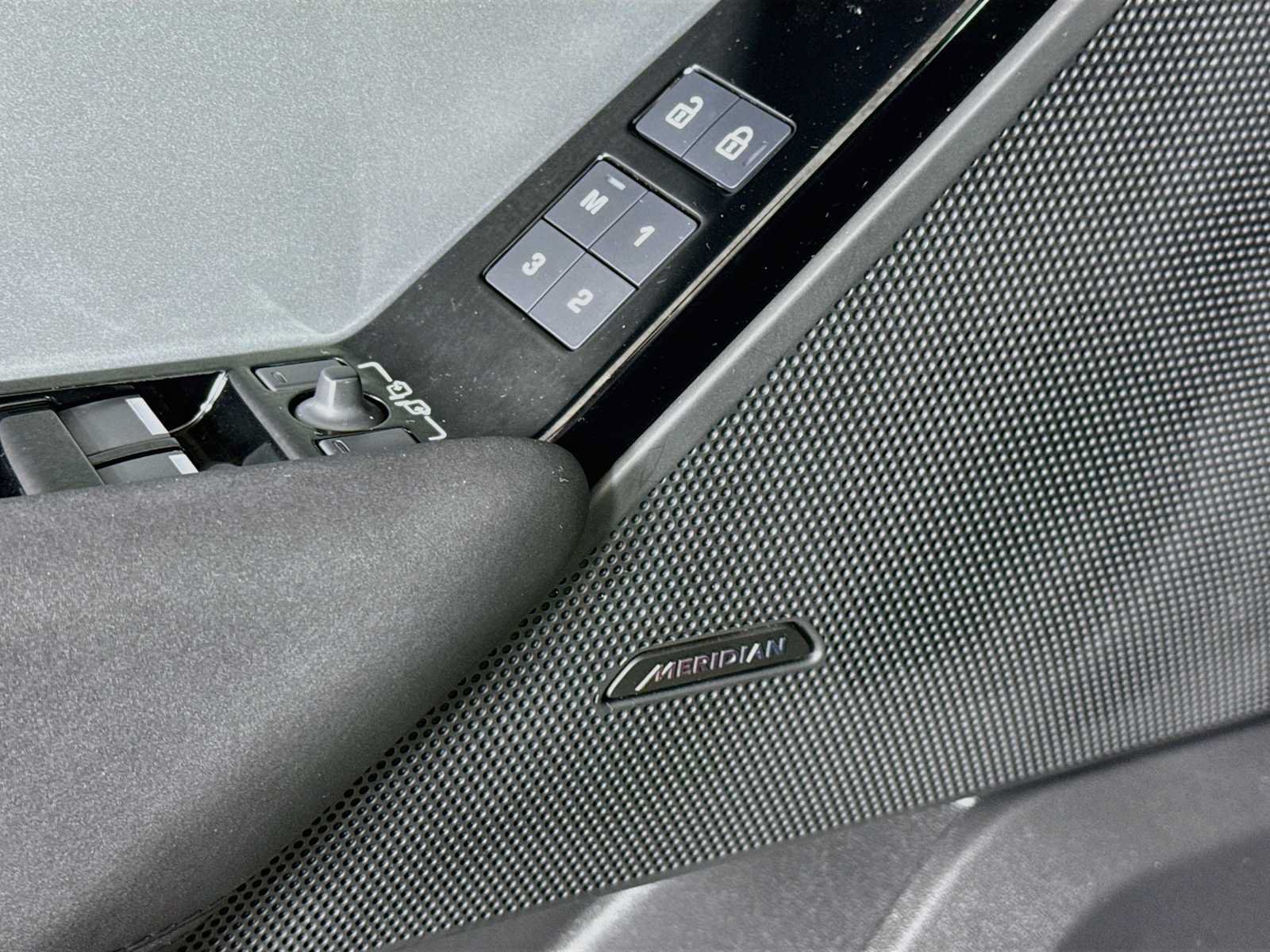 Used 2024 Land Rover Range Rover Velar S AWD/4WD image 19