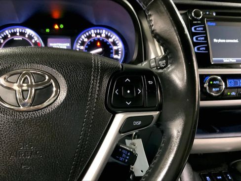 Used 2016 Toyota Highlander Plus AWD/4WD image 25