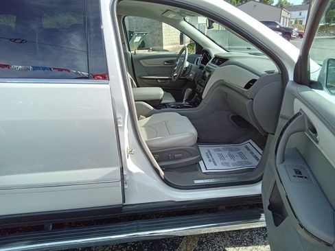 Used 2017 Chevrolet Traverse Premier AWD/4WD image 3