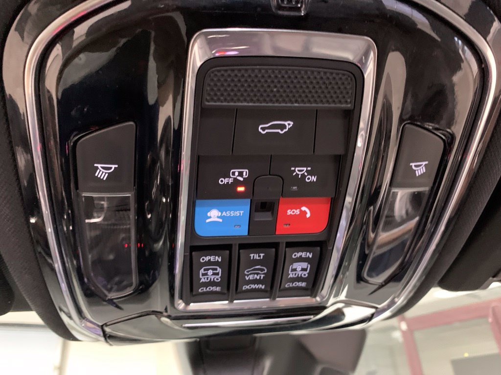 Used 2023 Jeep Grand Cherokee Summit w/ Advanced Protech Group IV AWD/4WD image 26