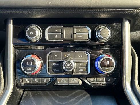 Used 2022 GMC Yukon XL Denali image 27