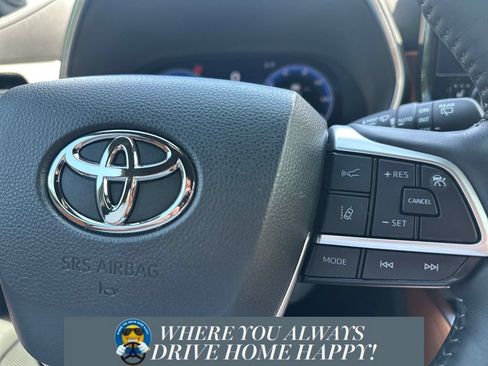 Used 2024 Toyota Highlander Platinum AWD/4WD image 10