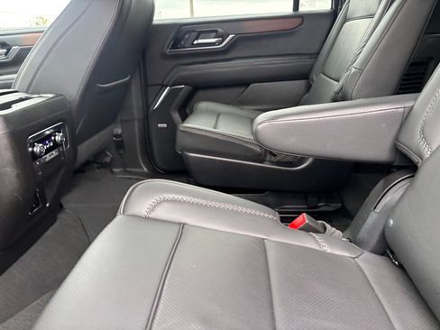Used 2025 GMC Yukon XL Denali AWD/4WD image 26