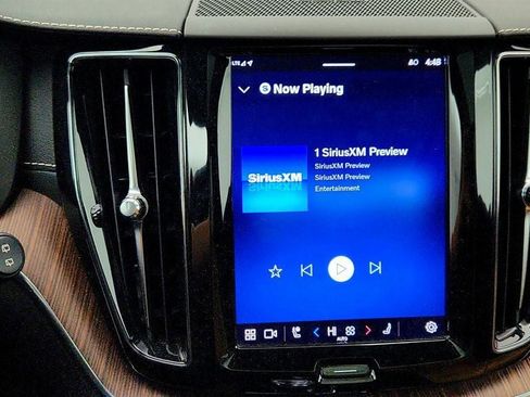 Used 2022 Volvo XC60 B5 Inscription w/ Climate Package image 17