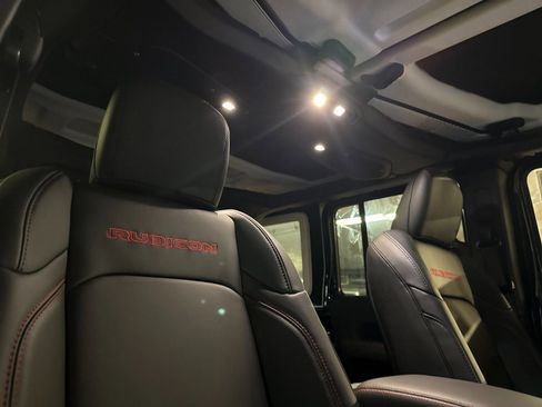 Used 2024 Jeep Wrangler Unlimited Rubicon w/ Convenience Group image 16