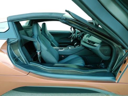 Used 2019 BMW i8 Roadster image 24