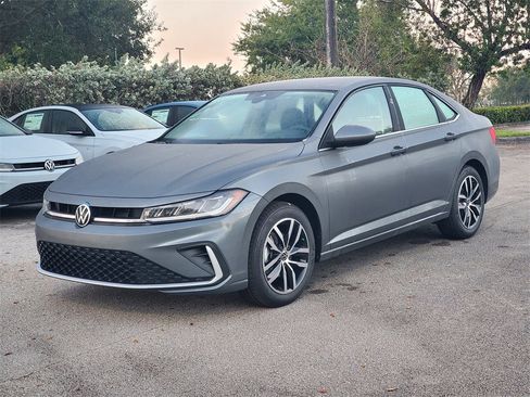 New 2025 Volkswagen Jetta SE image 3