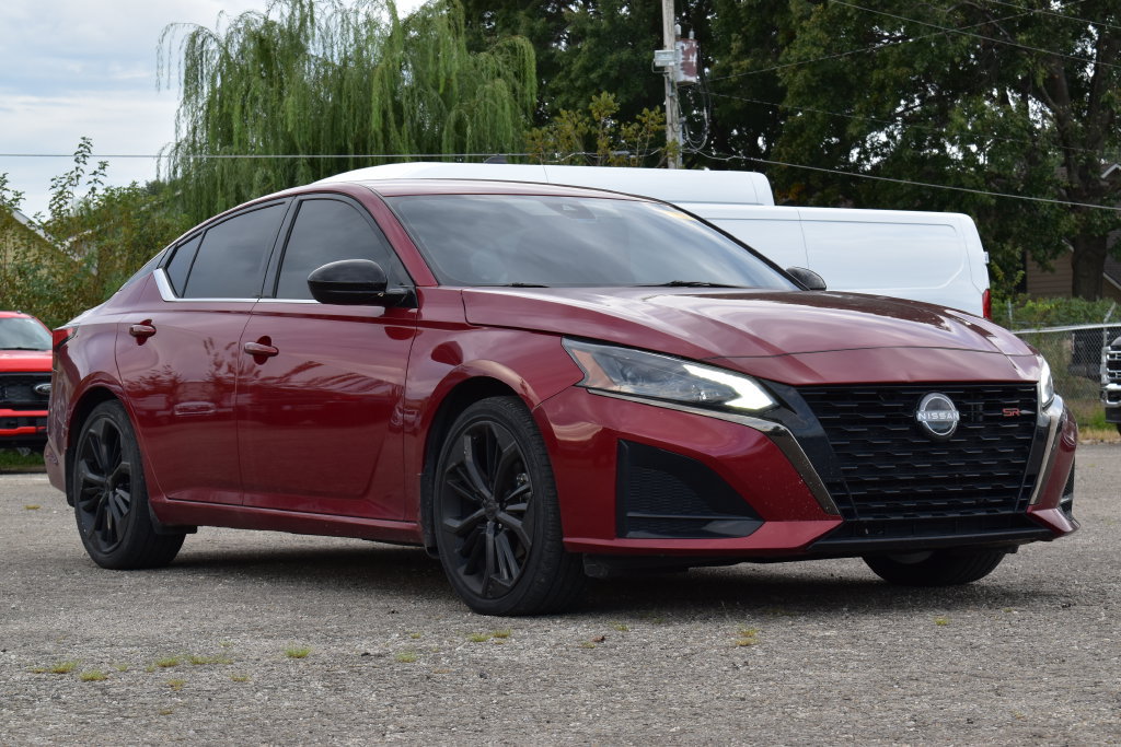 Used 2023 Nissan Altima 2.5 SR FWD image 3