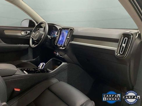 Used 2025 Volvo XC40 B5 Plus image 23