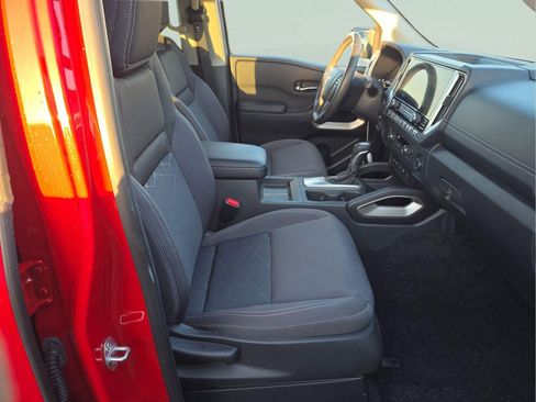 Used 2025 Nissan Frontier SV w/ SV Convenience Package RWD image 8