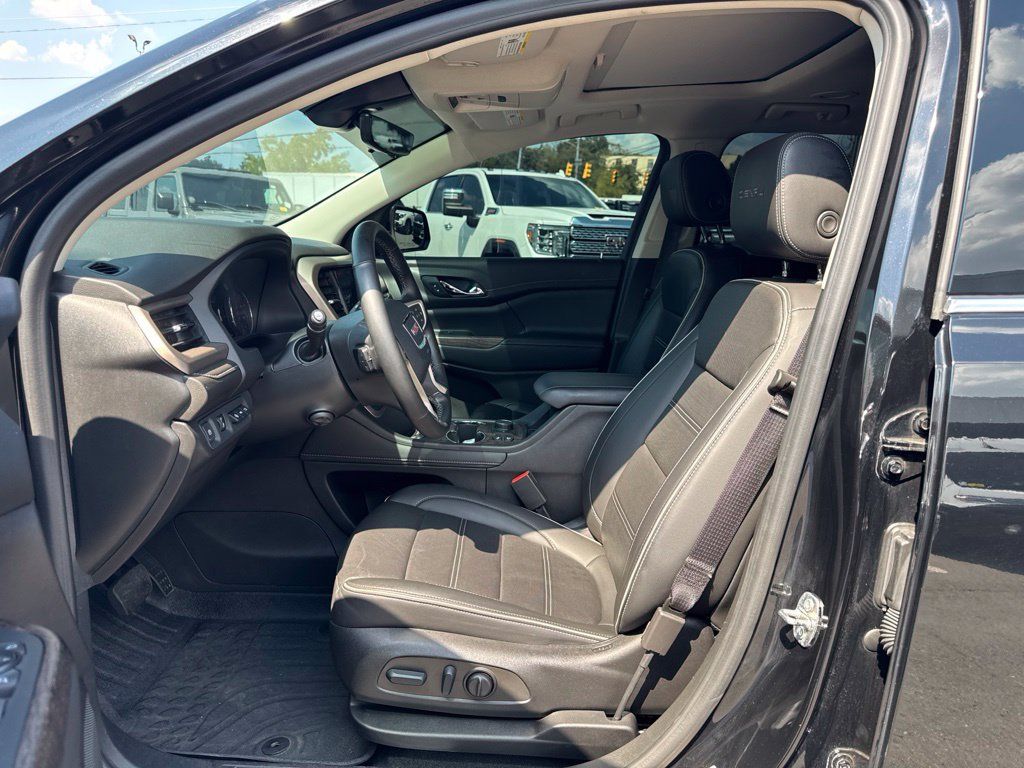 Used 2023 GMC Acadia Denali w/ Black Diamond Edition FWD image 12