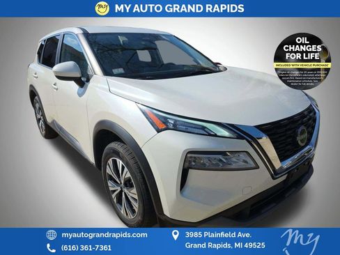Used 2023 Nissan Rogue SV image 1