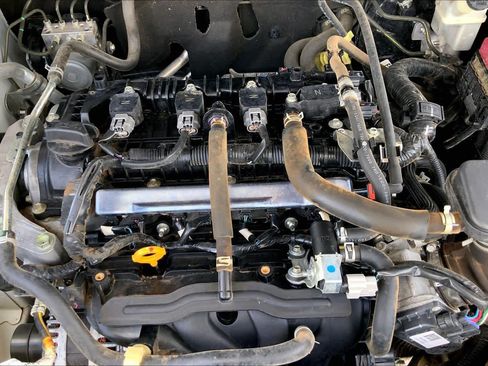 Used 2019 Nissan Kicks SR FWD image 32